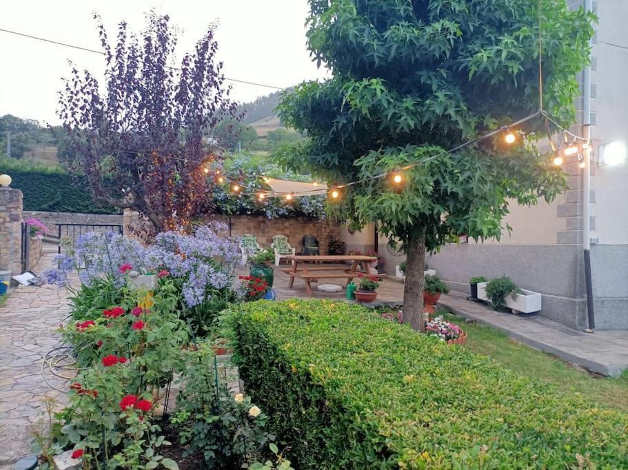 La Flor De Toranzo "Vive Los Valles Pasiegos" Prases Exterior photo
